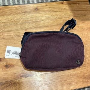 NWT lululemon everywhere belt bag in maroon and dark teal